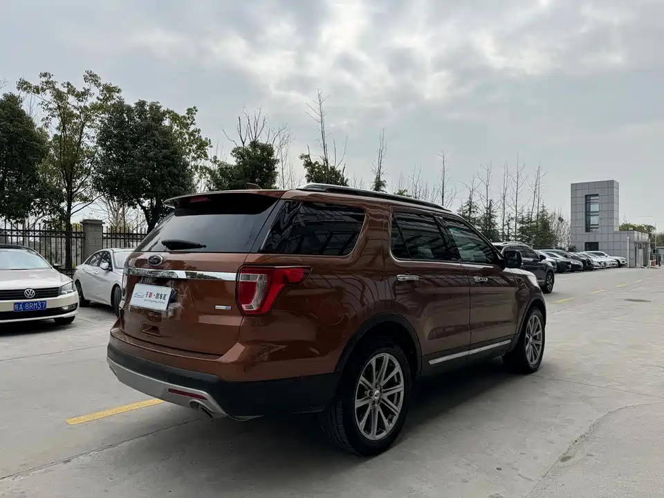 Ford Explorer