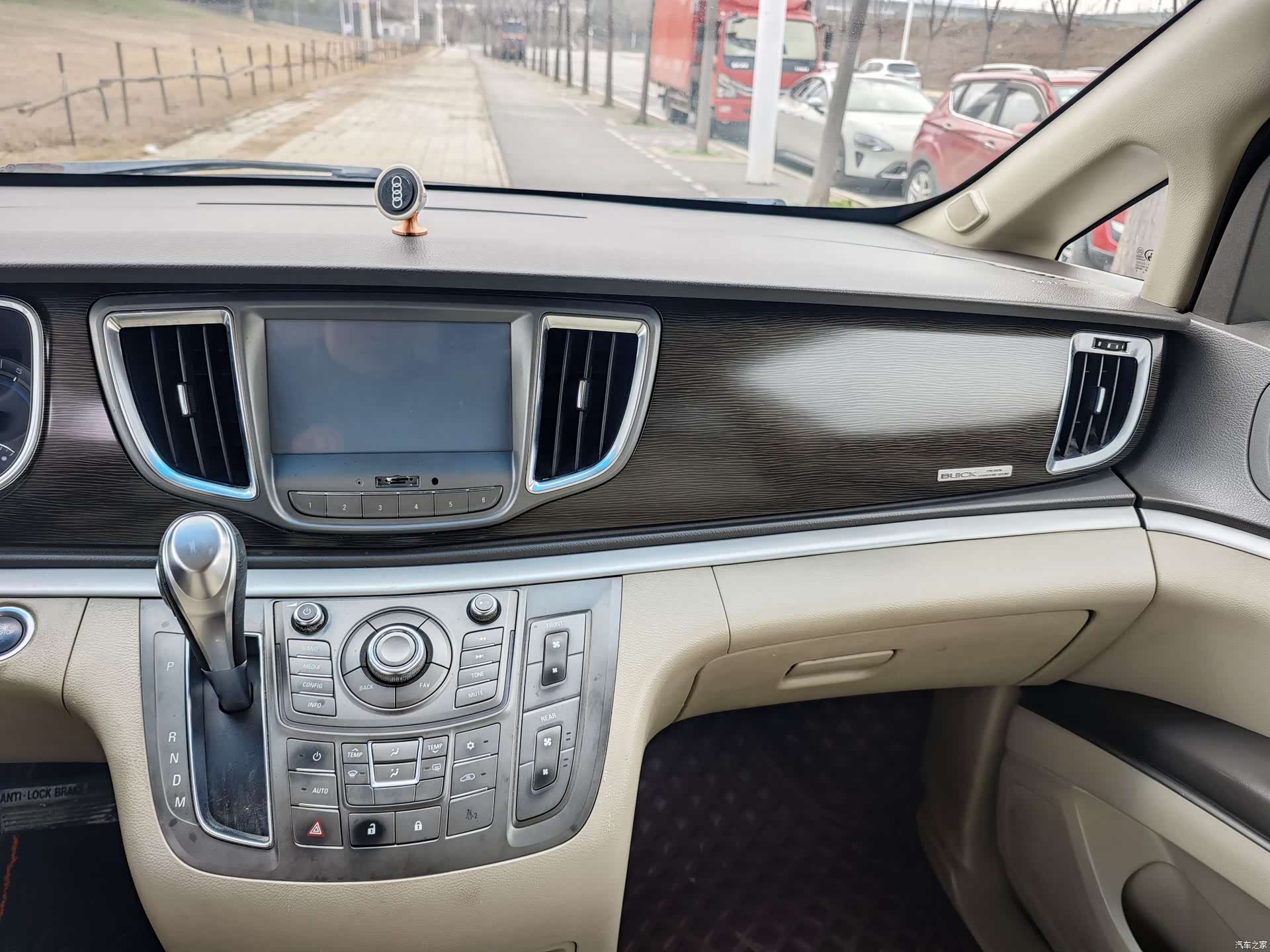 Buick GL8, 2014 9