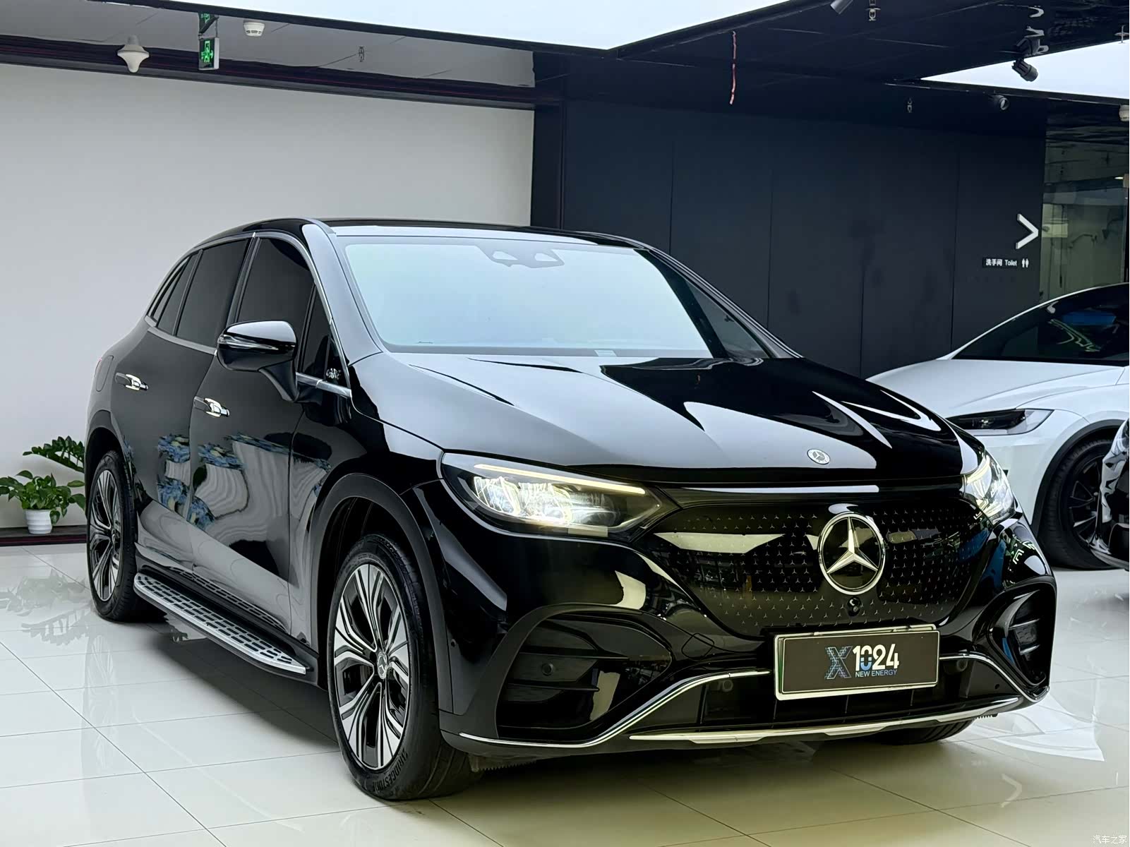 Mercedes-Benz EQE, 2023 3