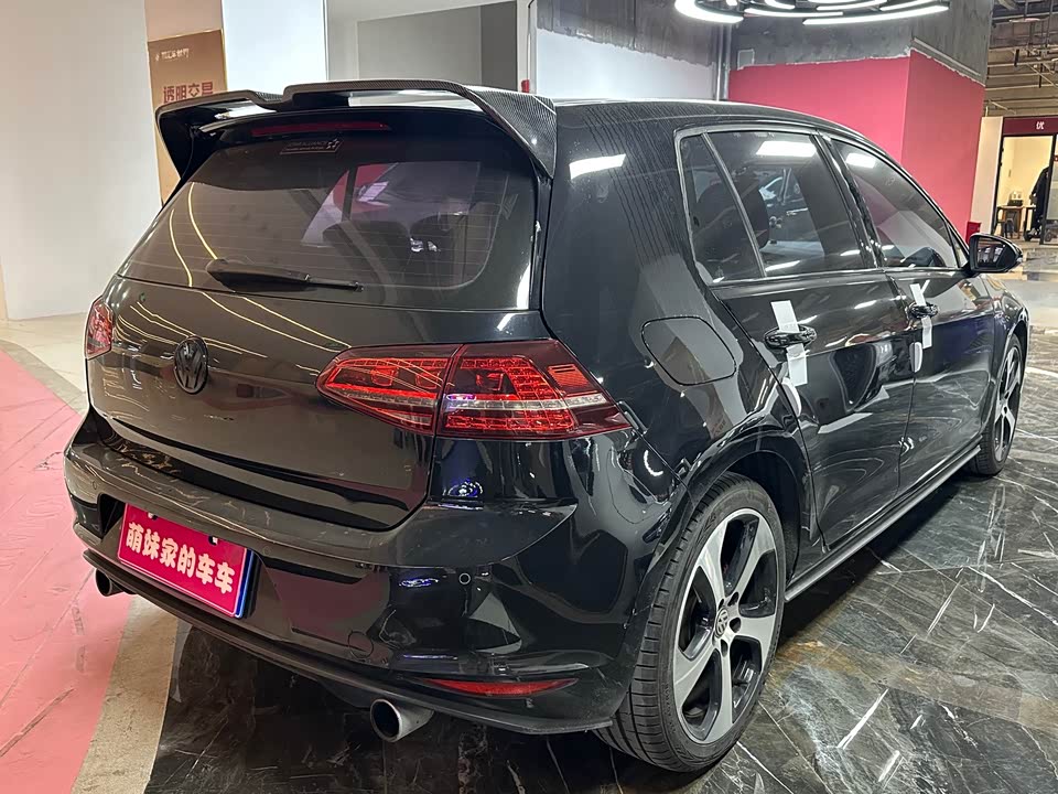 Volkswagen Golf GTI