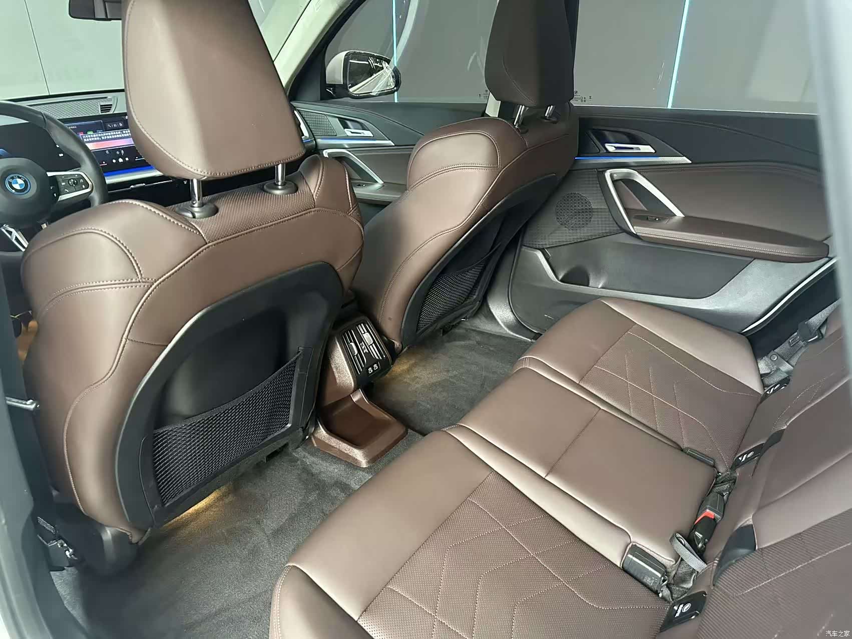BMW iX1, 2024 9