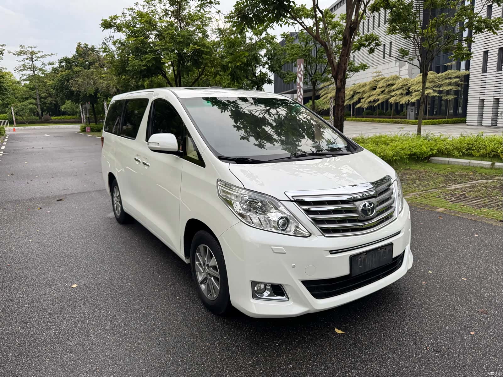 Toyota Alphard, 2013 4