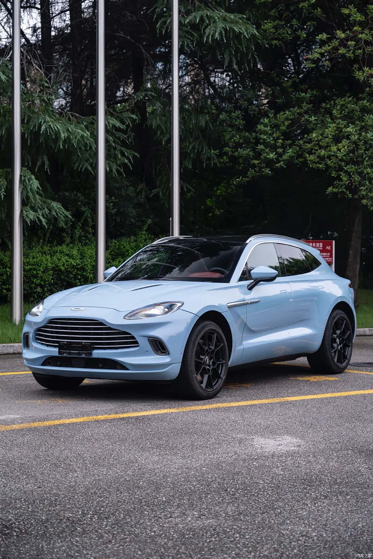 Aston Martin DBX