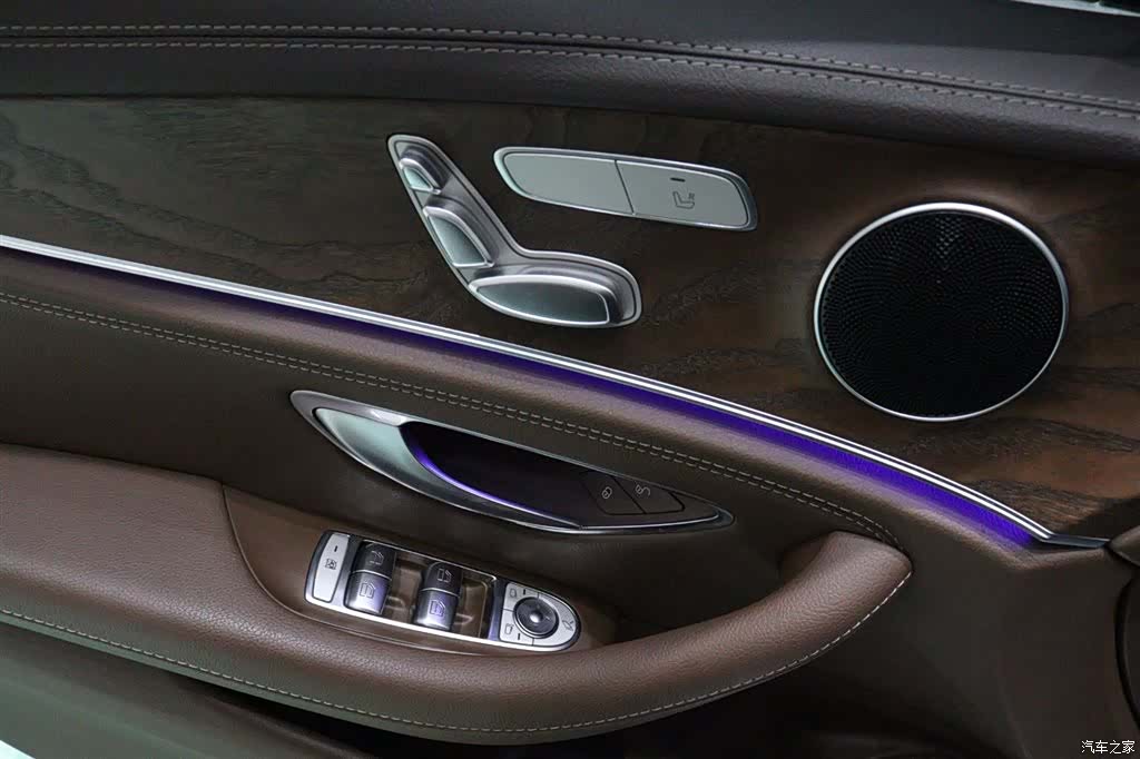 Mercedes-Benz E-Class, 2023 19