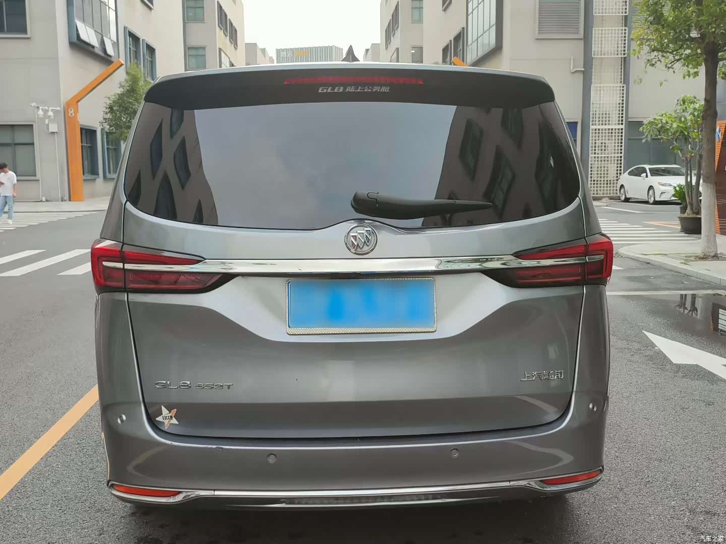 Buick GL8, 2021 3