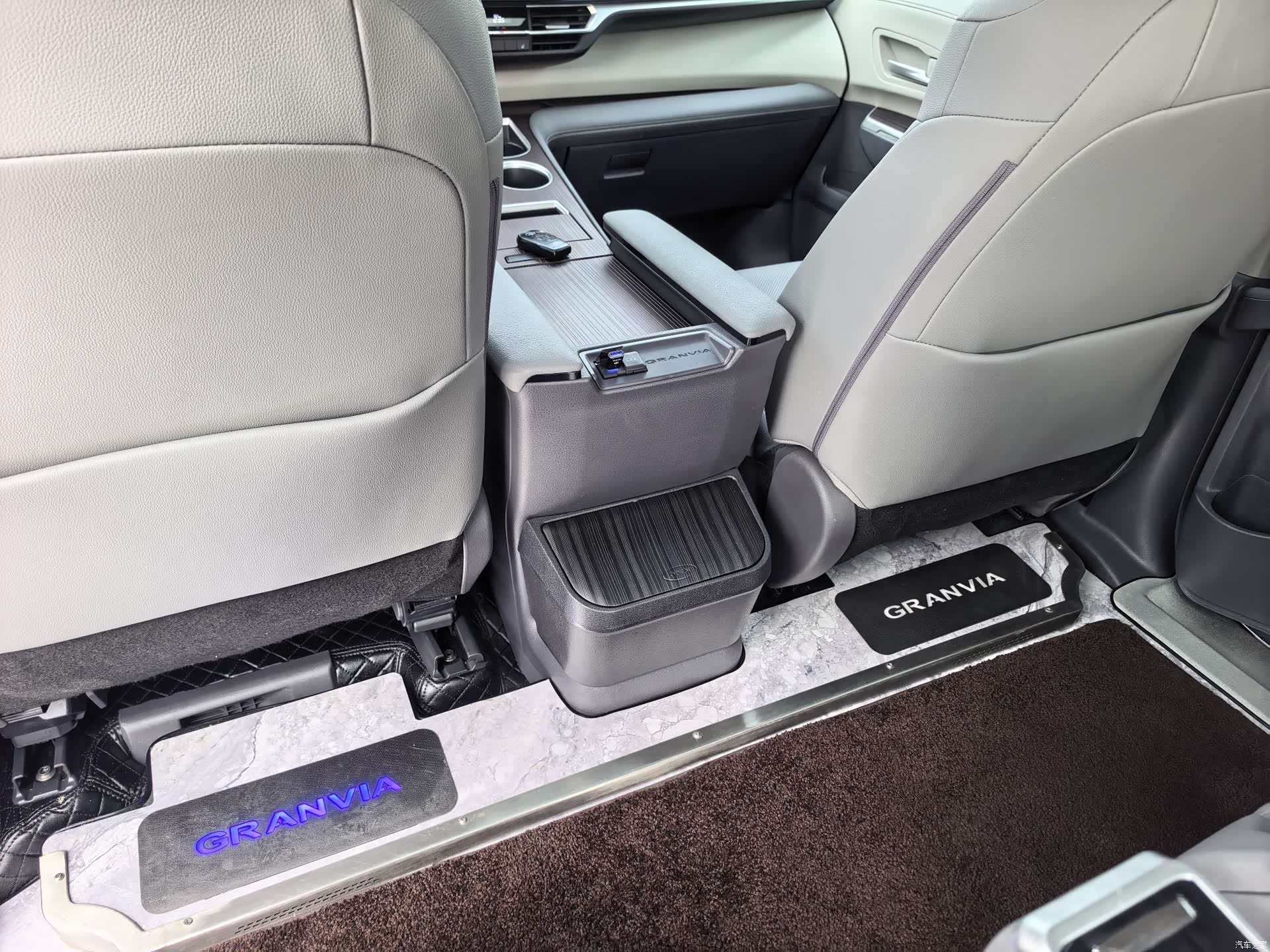 Toyota Granvia, 2024 16