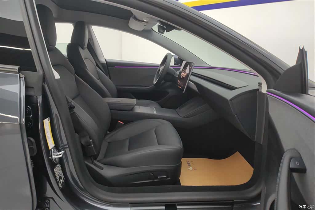 Tesla Model 3, 2025 8