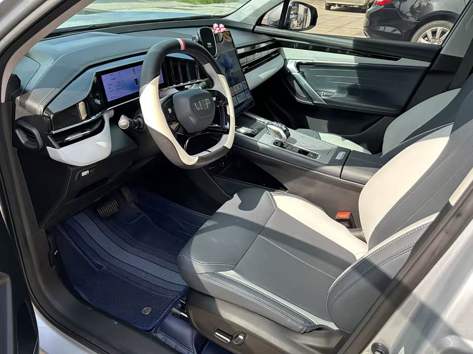 Geely Atlas L