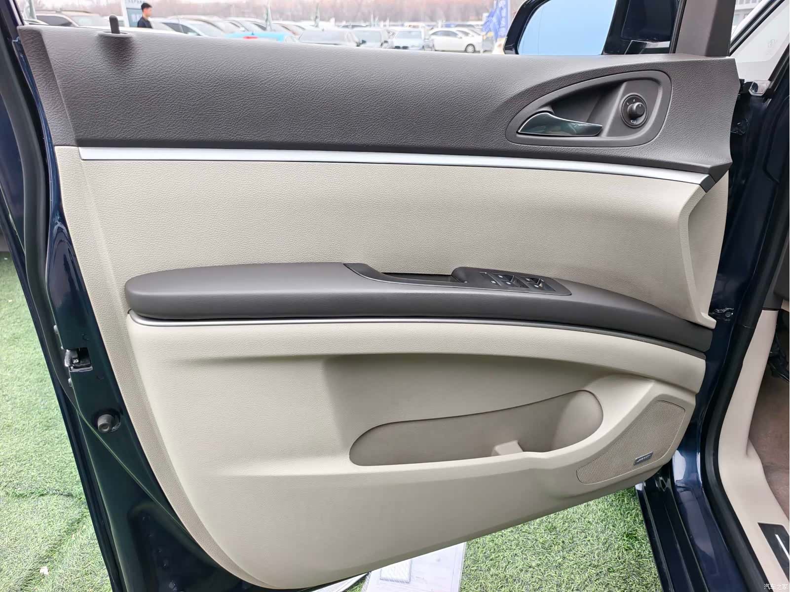 Buick GL8, 2012 7