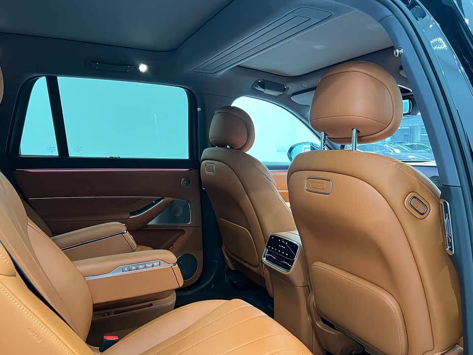 AITO Ask the world M8