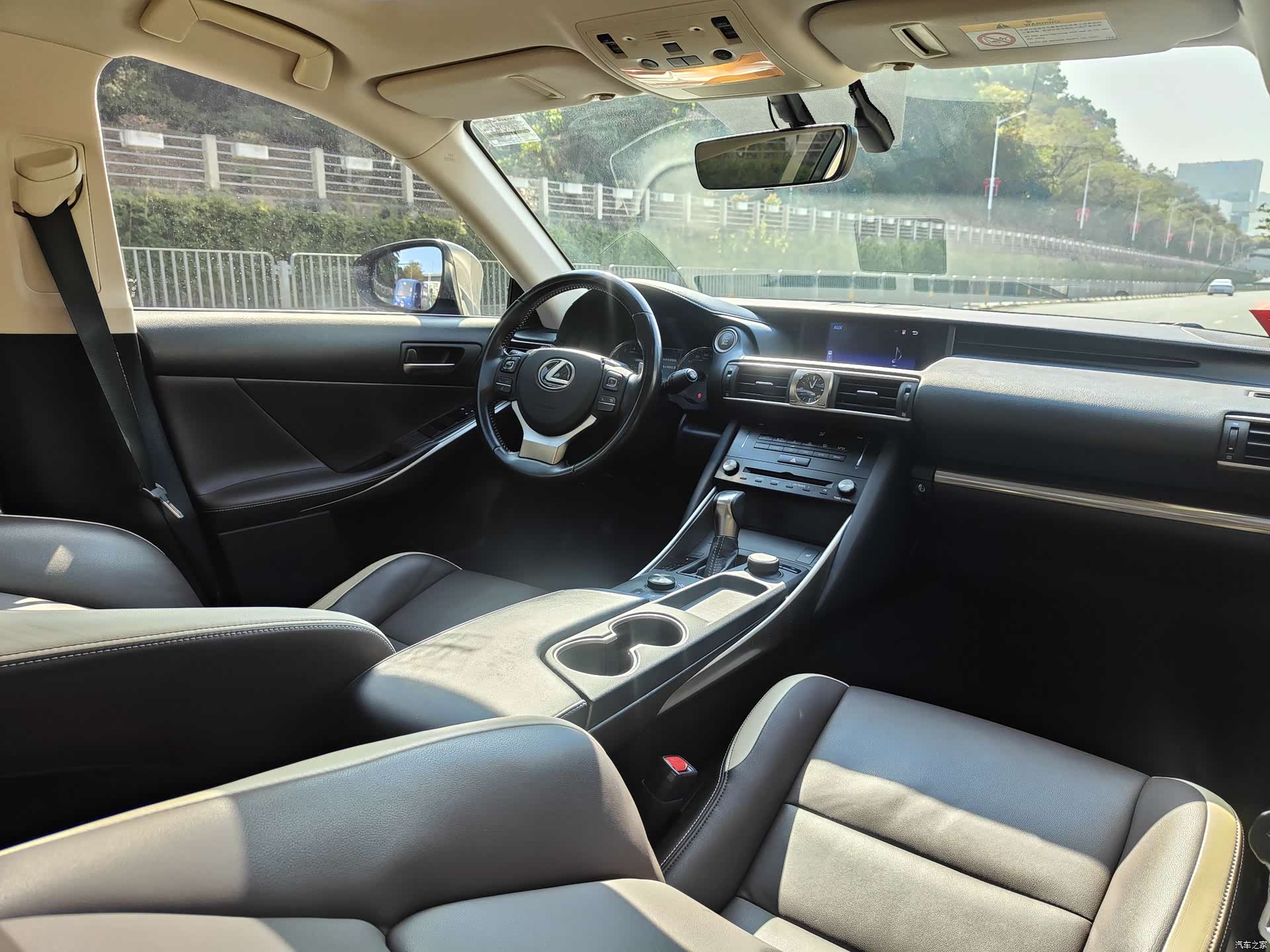 Lexus IS, 2017 13