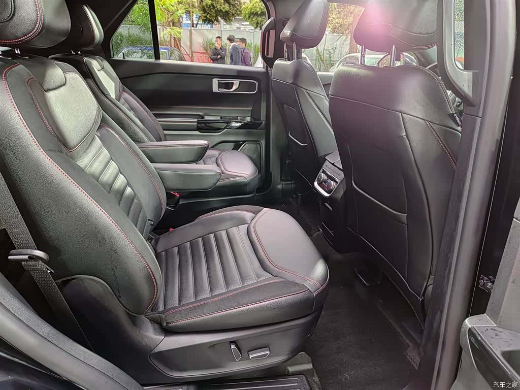 Ford Explorer, 2023 11