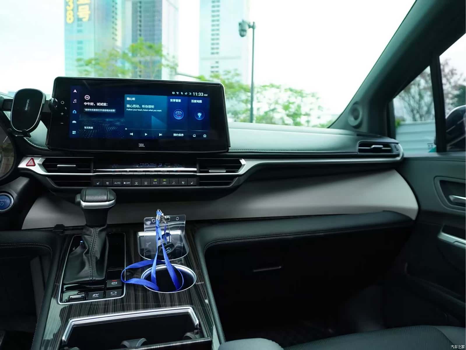 Toyota Granvia, 2023 9