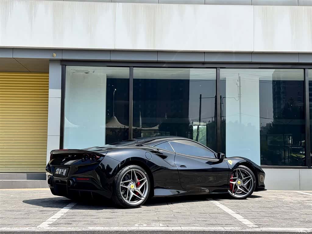 Ferrari F8, 2022 3