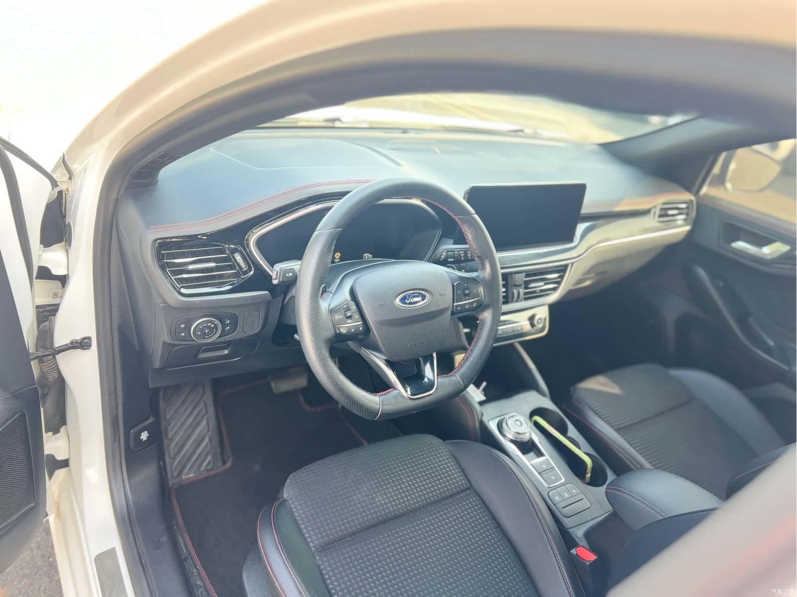 Ford Focus, 2021 все фото