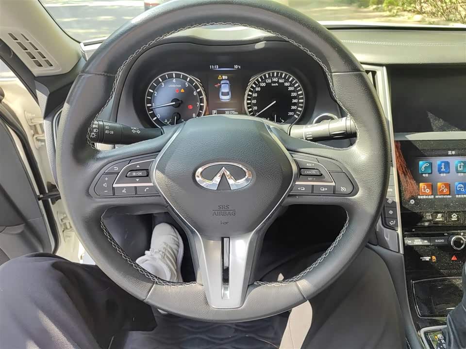 Infiniti Q50L