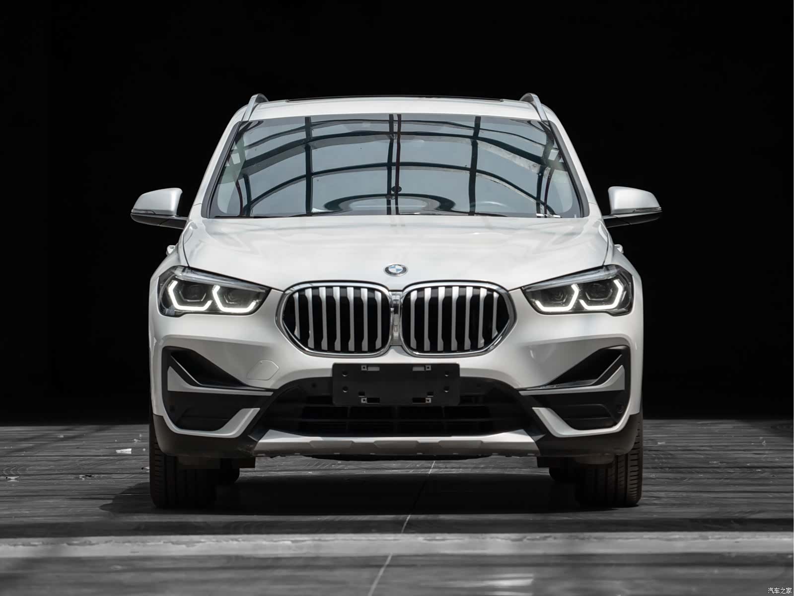 BMW X1, 2023 все фото