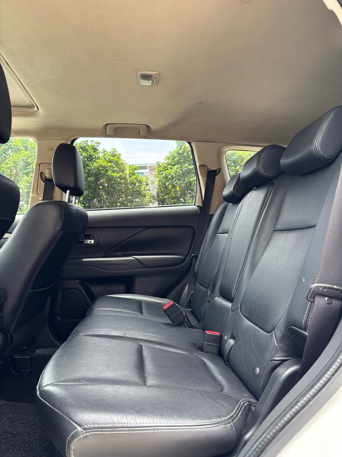 Mitsubishi Outlander, 2015 12