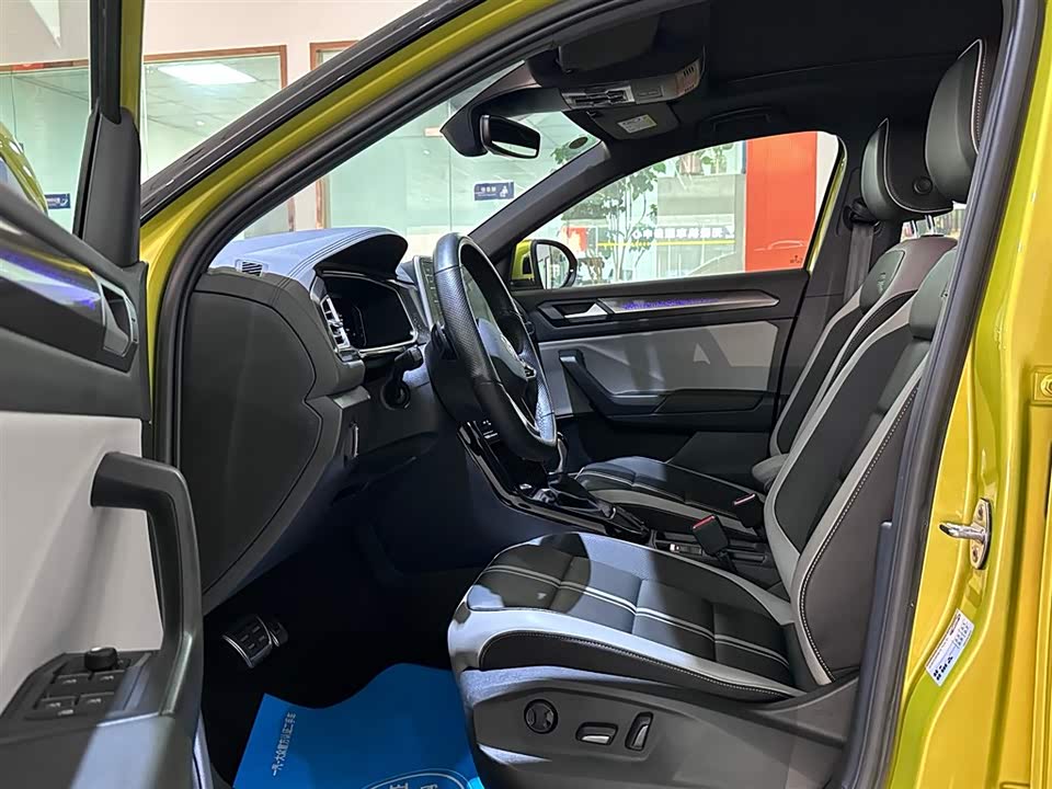 Volkswagen T-ROC exploring Songs