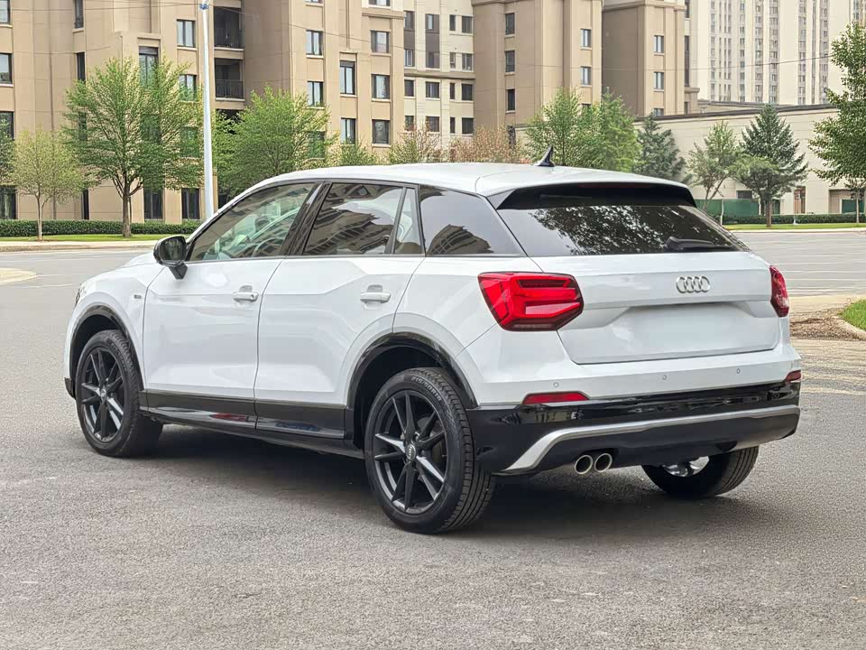 Audi Q2L