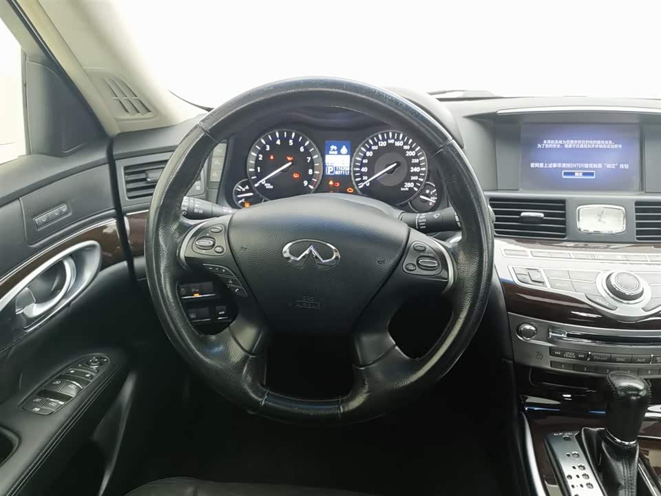 Infiniti Q70