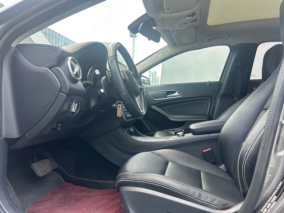 Mercedes-Benz GLA Mercedes-Benz GLA