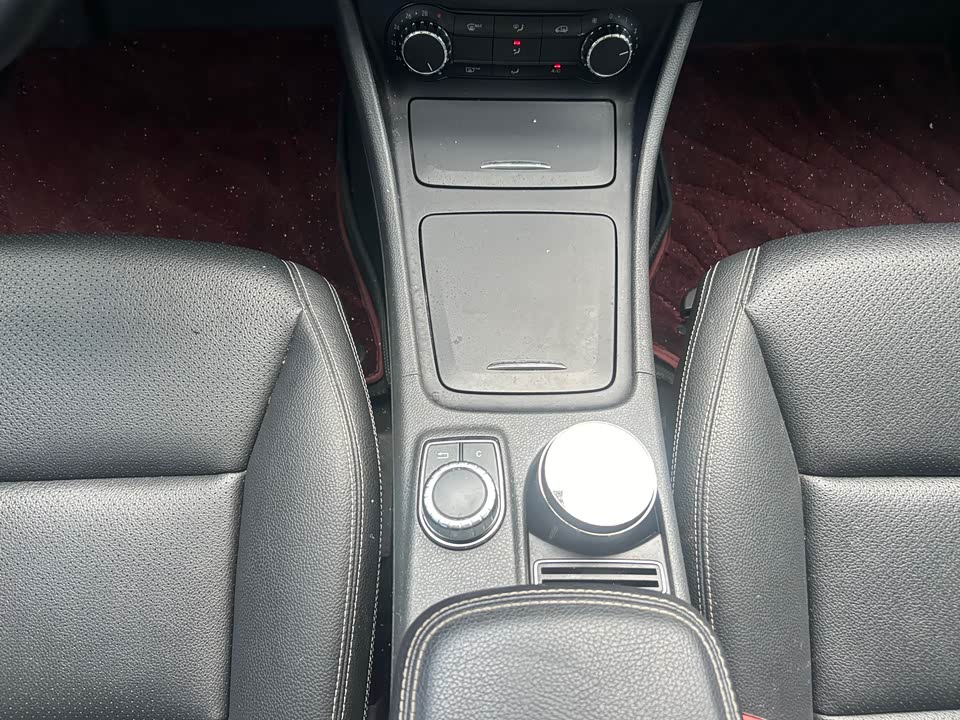 Mercedes-Benz GLA Mercedes-Benz GLA