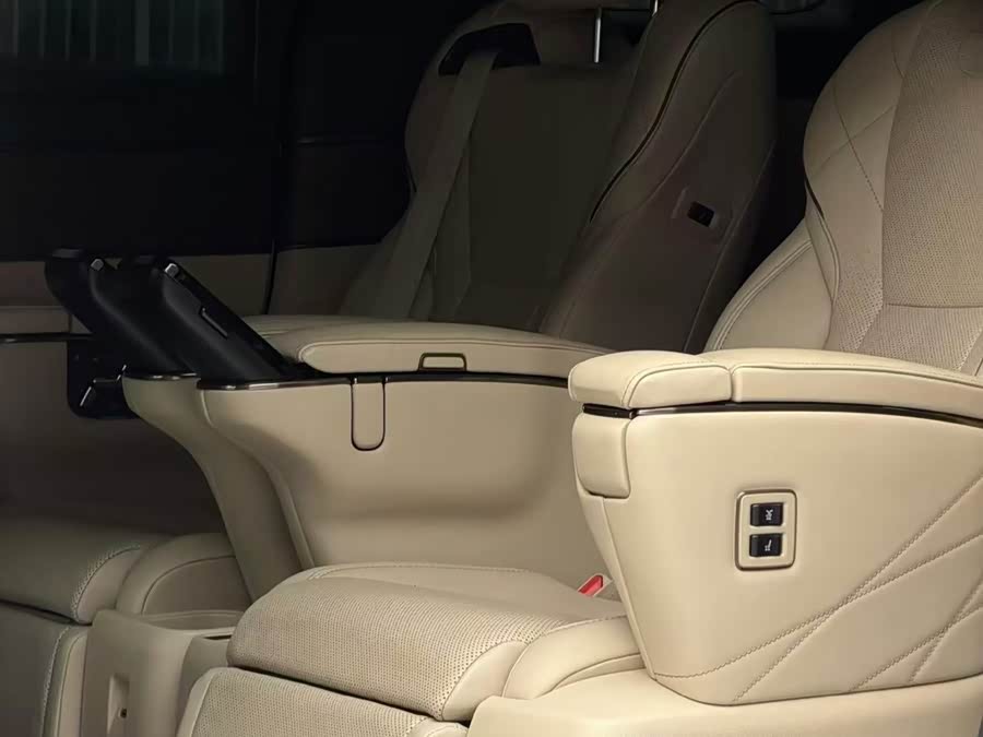 Toyota Alphard 2024, фото 7
