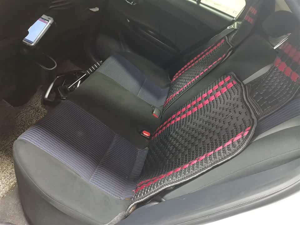 Toyota YARiS L to enjoy