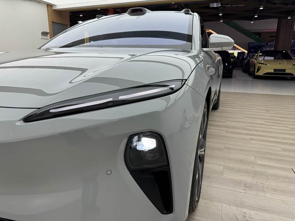 NIO ET5