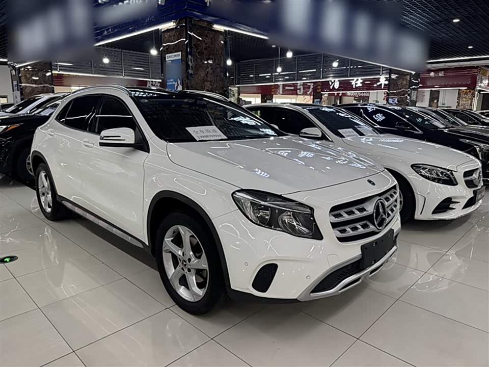 Mercedes-Benz GLA Mercedes-Benz GLA