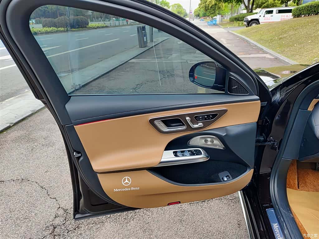 Mercedes-Benz E-Class, 2024 6