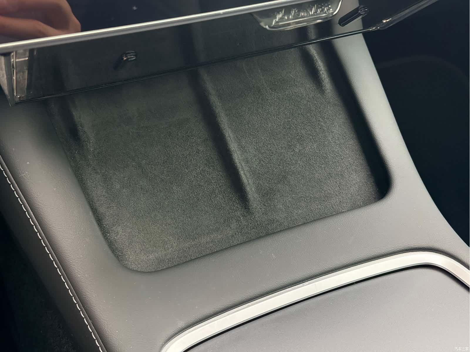 Tesla Model Y, 2024 33