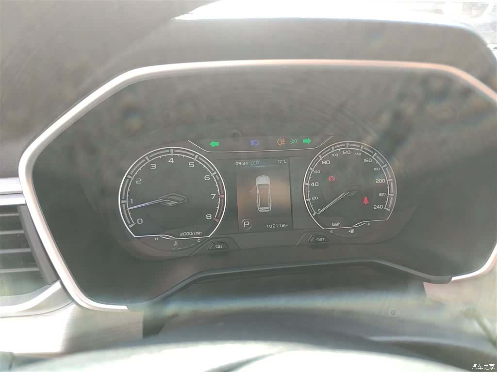 Geely X6, 2020 4