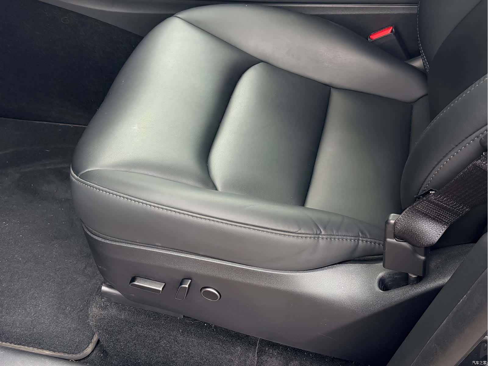 Tesla Model Y, 2024 18