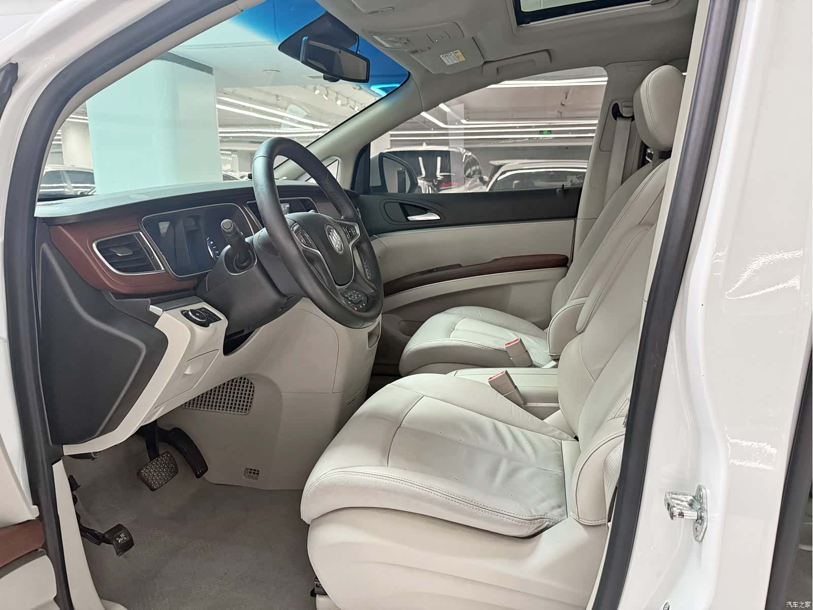 Buick GL8, 2019 4