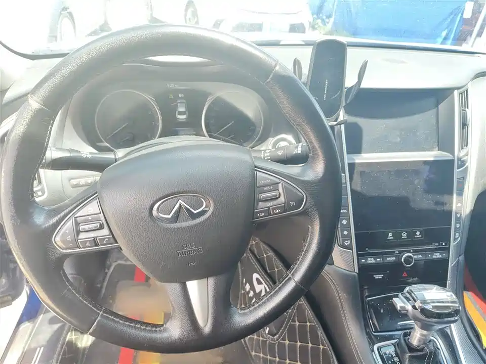 Infiniti Q50L