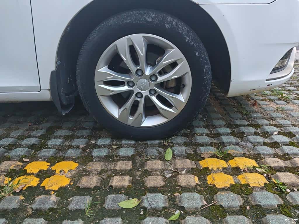 Geely Emgrand, 2015 8
