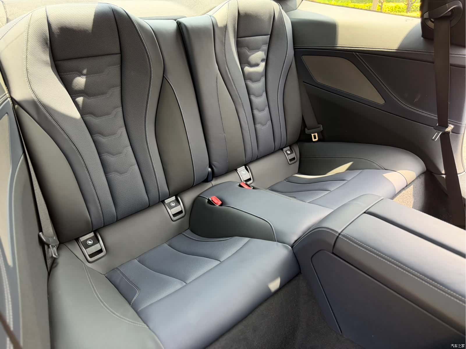 BMW 8 Series, 2025 12