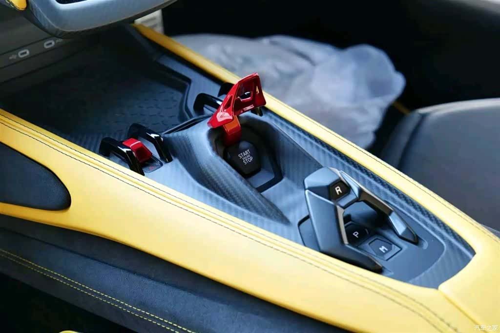 Lamborghini Revuelto, 2025 6