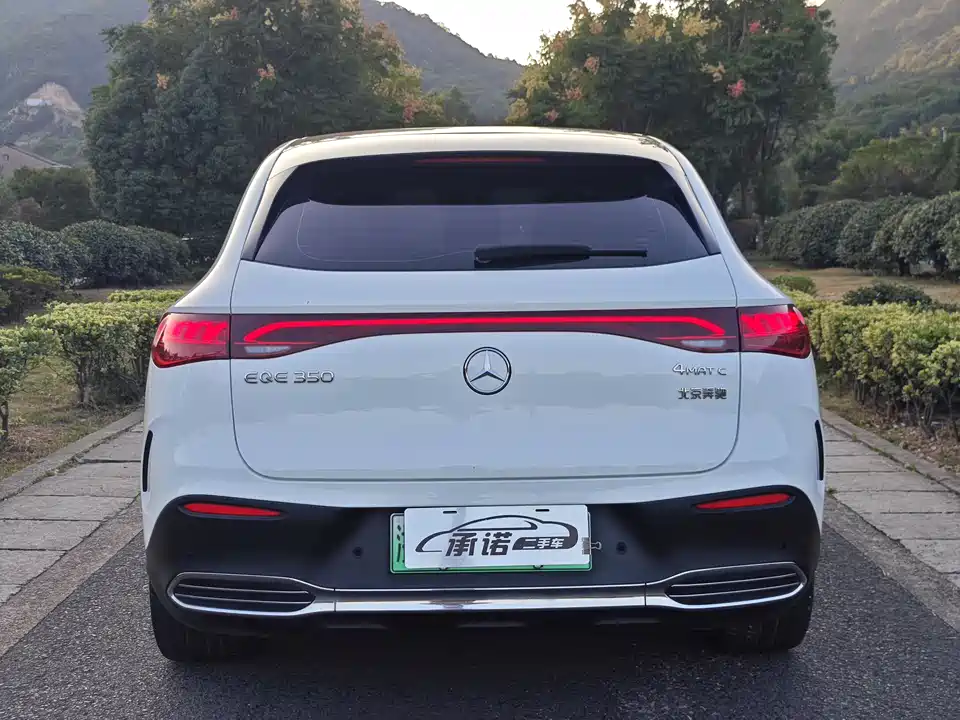 Mercedes-Benz EQE SUV