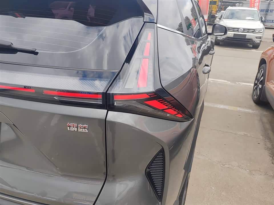 Geely Atlas