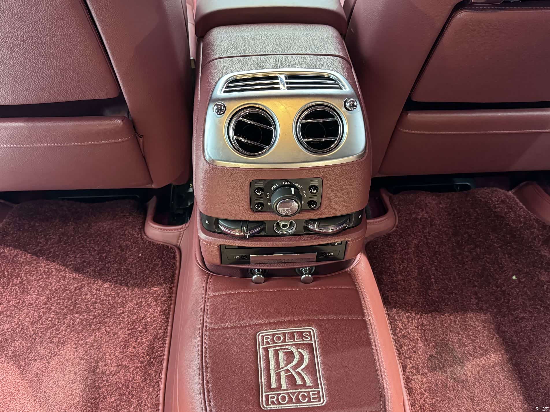Rolls-Royce Ghost, 2014 29