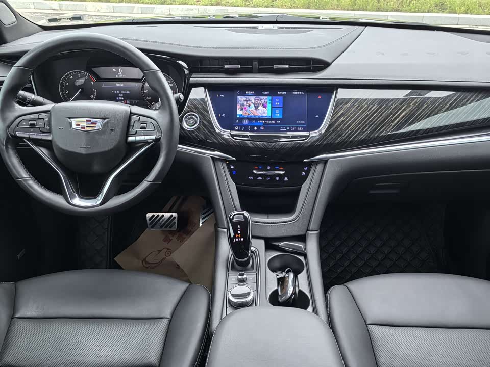 Cadillac XT6