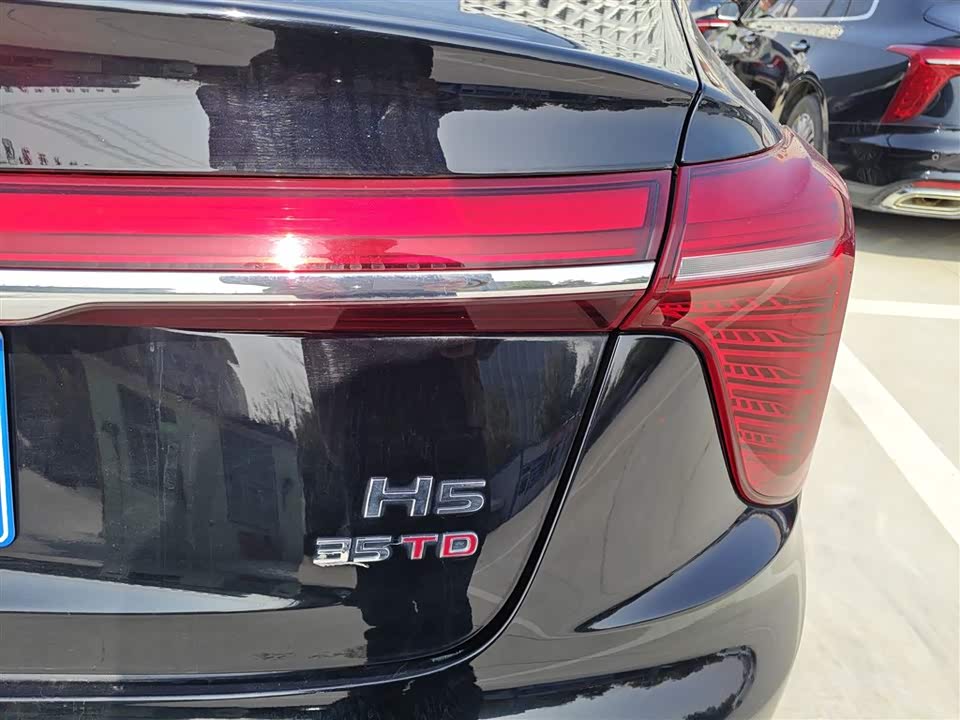 Hongqi H5