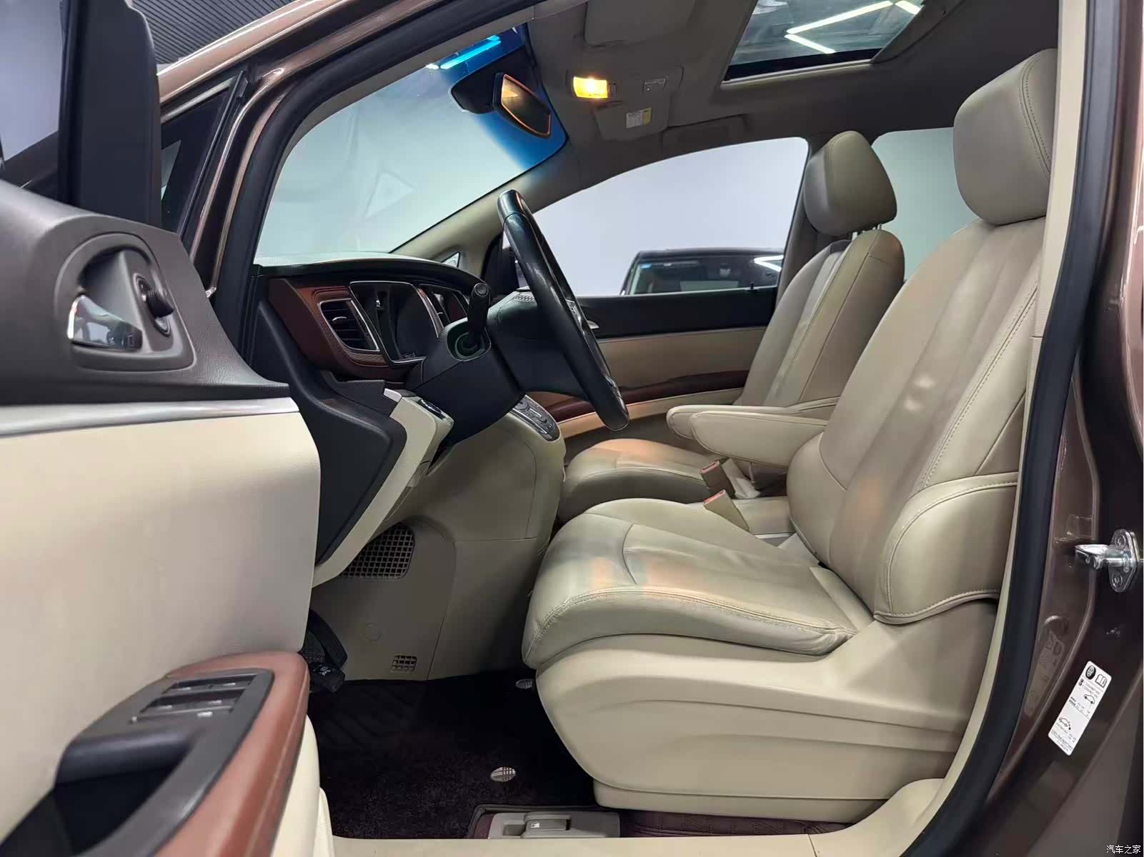 Buick GL8, 2020 4