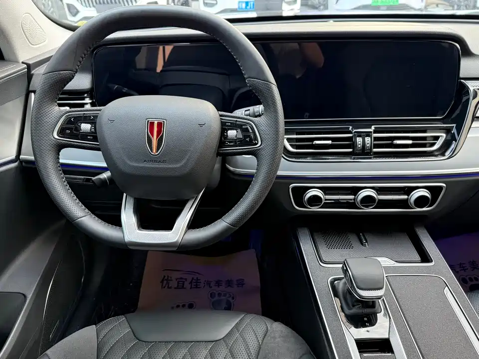 Hongqi HS5
