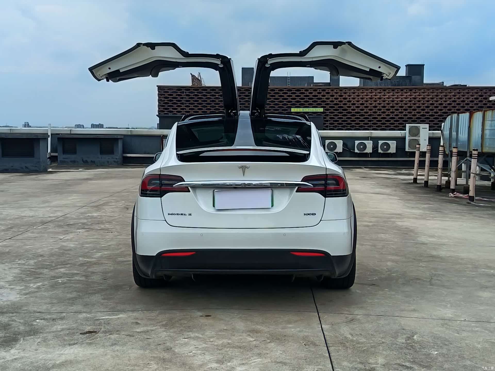 Tesla Model X, 2017 3