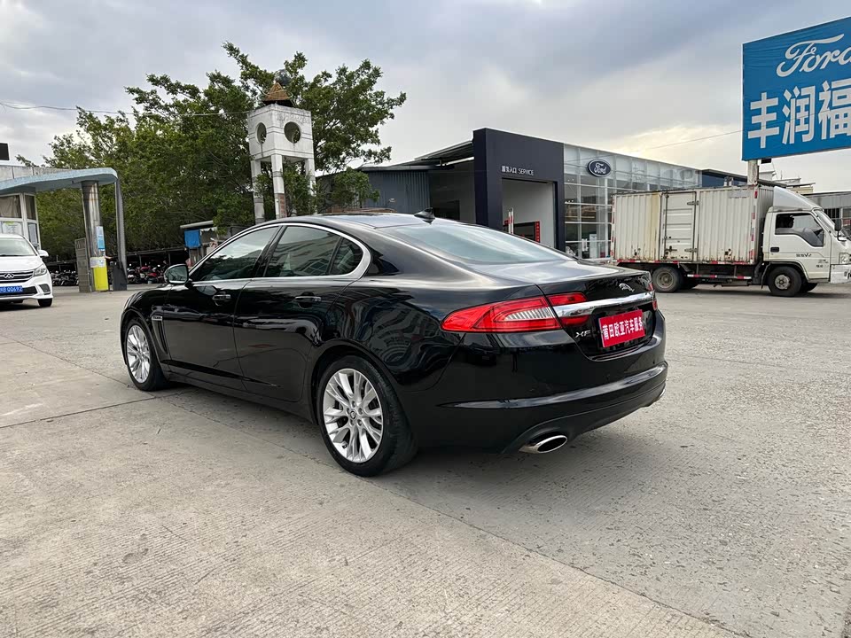 Jaguar XF