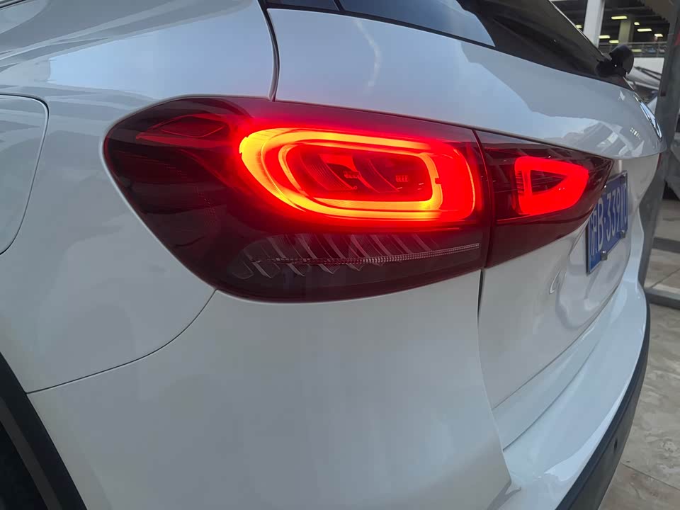 Mercedes-Benz GLA Mercedes-Benz GLA